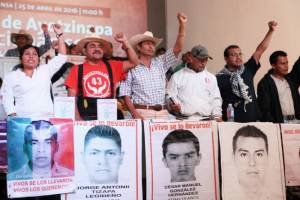 Peña Nieto “mintió a México y al mundo”, acusan padres de los 43