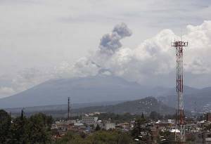 Descartan riesgo mayor por actividad del volcán Popocatépetl