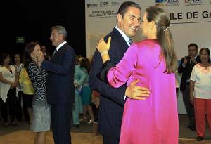 Moreno Valle y Tony Gali encabezan Baile de Gala por el Día del Adulto Mayor