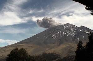 Cae ceniza en Coronango y Juan C. Bonilla por actividad del Popocatépetl