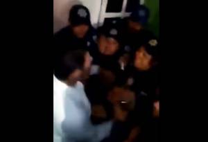 VIDEO prueba que coordinador de Blanca Alcalá sí golpeó a mujeres policías