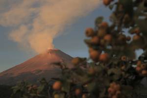 Popocatépetl mantiene actividad eruptiva lanzando más ceniza a Puebla