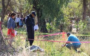 FOTOS: Feminicidio en Puebla, hallan cadáver de una mujer sobre la carretera a Atlixco