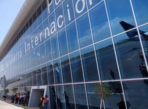 Cierran Aeropuerto de Puebla por caída de ceniza del Popocatépetl