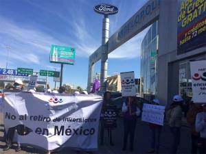 Protestan en Puebla por retiro de inversiones de Ford en México