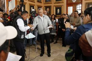 A gritos termina reunión de alcaldesa de Tehuacán con ciudadanos