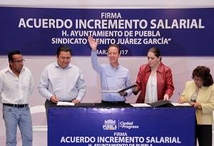 Ayuntamiento de Puebla otorga aumento salarial de 4.5% a trabajadores sindicalizados