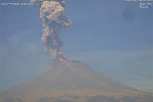 Popocatépetl emite 156 exhalaciones menores y seis explosiones