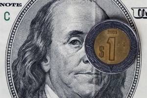Peso se aprecia 6.8% frente al dólar durante marzo