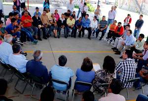 Alcalde de Puebla dialoga con vecinos para escuchar sus inquietudes