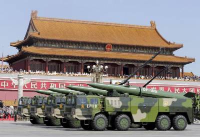 China exhibe músculo militar en desfile por 70 años de la Segunda Guerra