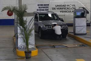 Suspendidas 53% de las líneas de medición en verificentros de Puebla
