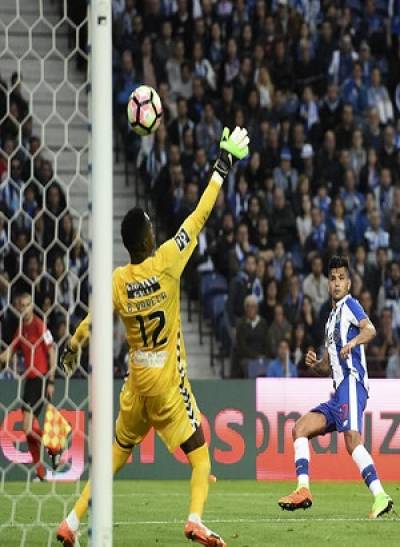 VIDEO: Tecatito Corona y su golazo en empate del Porto y Setúbal