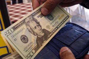 Dólar cierra en $19.10, el mejor nivel del peso en 9 meses