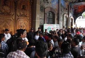 Marchan en Tehuacán para exigir renuncia de la alcaldesa Ernestina Fernández