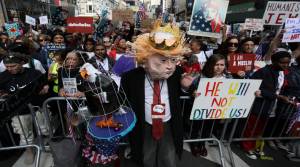 “No es mi presidente”, gritan 10 mil en Nueva York contra Trump