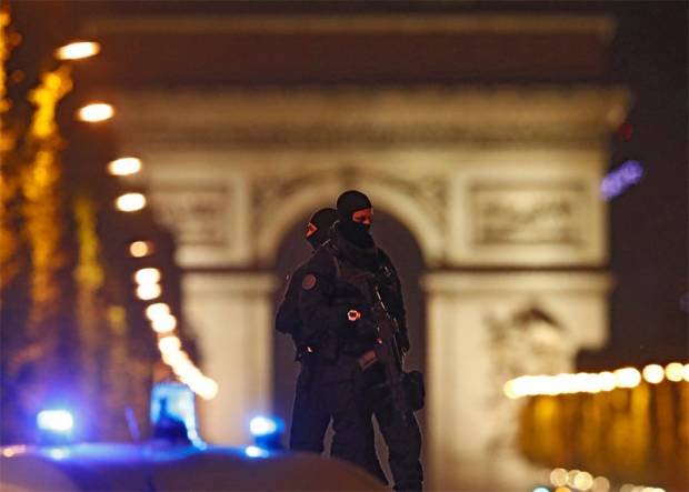 Tiroteo en París deja dos muertos; fue terrorismo: Hollande