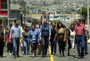 Luis Banck entrega nuevo panteón y vialidad pavimentada a vecinos de Totimehuacan
