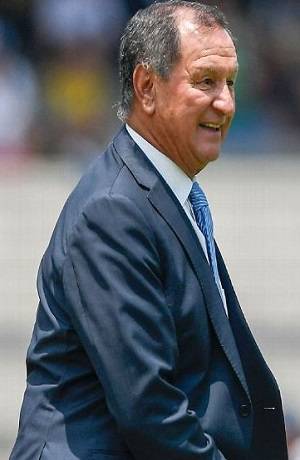 Club Puebla: Enrique Meza renovó contrato un año más