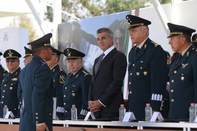 Cienfuegos y Gali encabezan ceremonia de graduación de oficiales