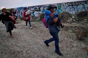 Si no separas familias, más migrantes vendrán a EU: Trump