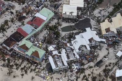 “Irma” mata a 15 personas, deja inhabitable Bermuda y amenaza Florida