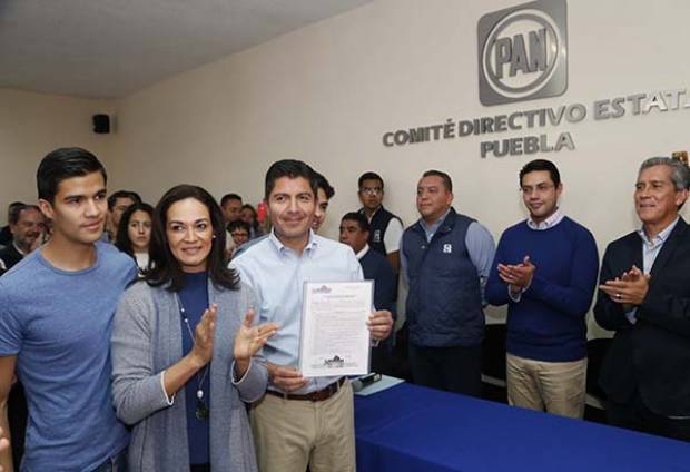Eduardo Rivera se registra como precandidato del PAN a la alcaldía de Puebla
