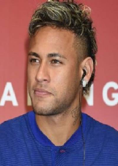 Neymar Jr. evitó hablar de su futuro, sólo prometió goles
