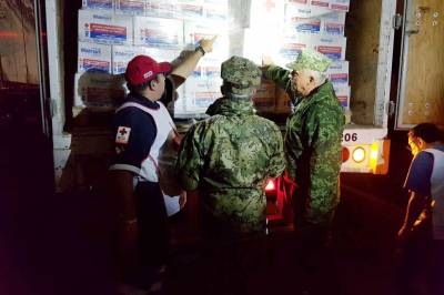 Ante politización, Ejército y Marina toman control de la ayuda en Oaxaca