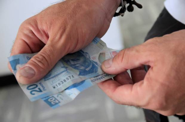 Proyectan salario mínimo de 102 pesos en 2019