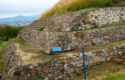 Los Cerritos, la zona arqueológica de Tepatlaxco, Puebla