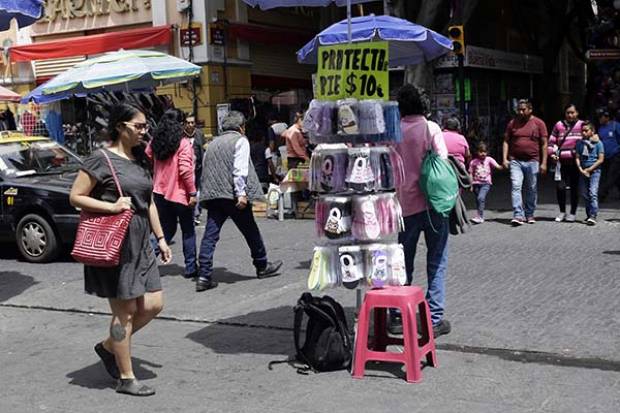 Comerciantes del Centro Histórico exigen a Claudia Rivera no negociar con ambulantes