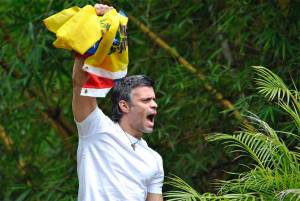 Leopoldo López, líder opositor en Venezuela, salió de la cárcel