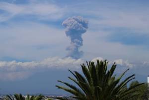 FOTOS: Popocatépetl lanza fumarola de casi 3 kilómetros
