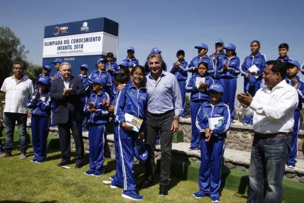 Tony Gali reconoce a ganadores de la Olimpiada del Conocimiento Infantil