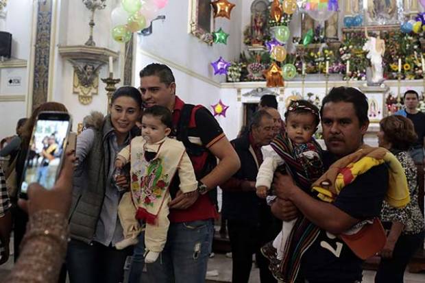 Poblanos celebran a la virgen de Guadalupe