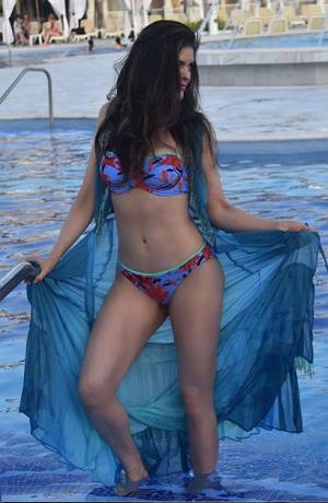 VIDEO: Ana Bárbara cautivó en bikini a fans de redes sociales