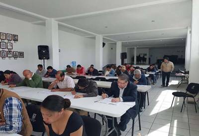 Enrique Doger presenta examen en busca de la candidatura del PRI a Casa Puebla