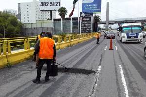 Secretaría de Infraestructura realiza trabajos de mantenimiento en la Vía Atlixcáyotl