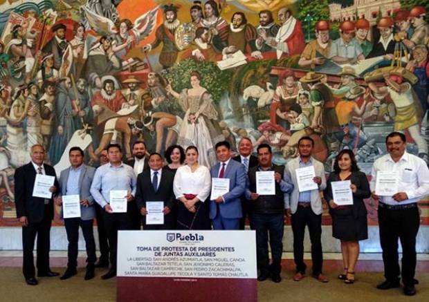 Rinden protesta presidentes electos de juntas auxiliares del municipio de Puebla