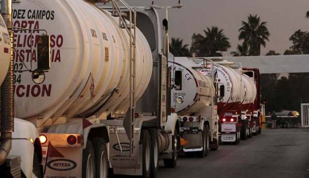 Caravana de 3,500 autotanques con gasolina rompe monopolio de Pemex