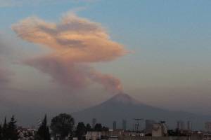 VIDEO. Cae ceniza en Atlixco; Popocatépetl reporta dos explosiones