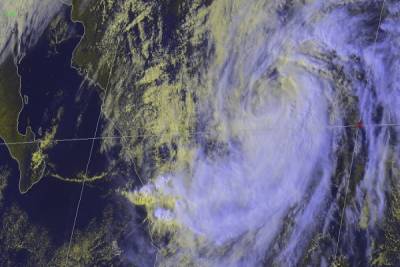 Roslyn decae a tormenta tropical y avanza sobre el norte de México