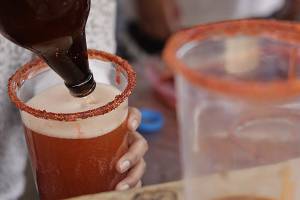Van contra venta de bebidas alcohólicas sin permiso en juntas auxiliares de Puebla