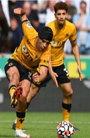 Raúl Jiménez no conoce la victoria con los Wolves; caen 1-0 ante Tottenham