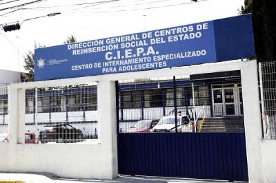 Dos menores infractores escapan del CIEPA en Puebla