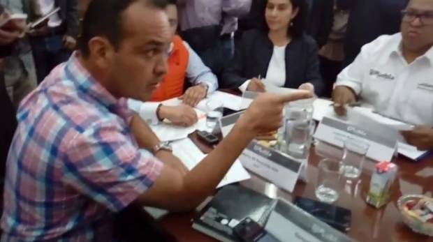 Morena se luce en Cabildo de Puebla: regidor llama “putito” a panista