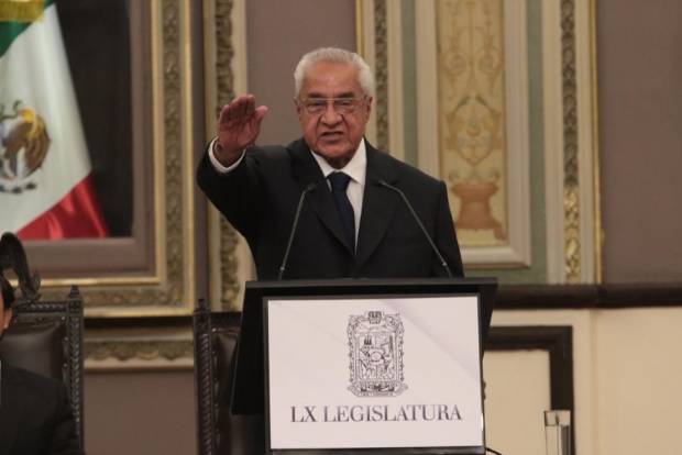 Guillermo Pacheco Pulido ya es gobernador interino; llama a la unidad