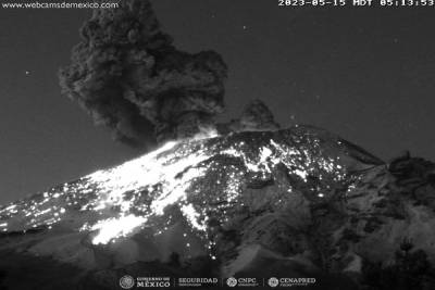 Despierta el Popocatépetl con explosión y emisión de material incandescente