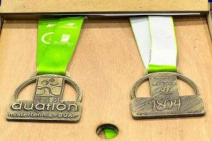 BUAP presentó playera y medalla del Duatlón 2023